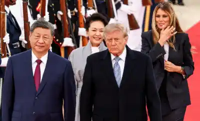 Trump lo esperó al pie del avión: el gesto que nadie esperaba con Xi Jinping