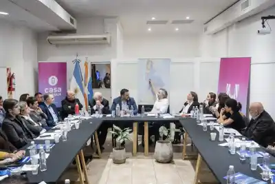 Vuoto sentó a 33 diputados en una mesa por Malvinas y les dejó una propuesta que puede cambiar el Congreso