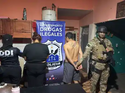 Allanaron una casa en Caucete y lo que había debajo de la cama los dejó sin excusas