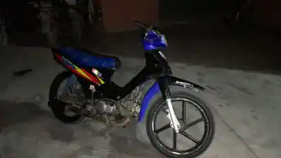 Manejaba una moto sin patente y un detalle en el motor lo delató
