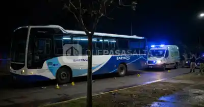 Trabajaba en la mecánica de un colectivo en Salta y se desvaneció de golpe: lo que pasó después