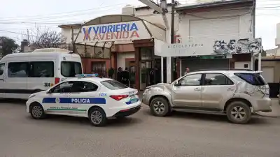 Entró a una vidriería de Comodoro a comprar caro: lo que llevaba encima lo delató