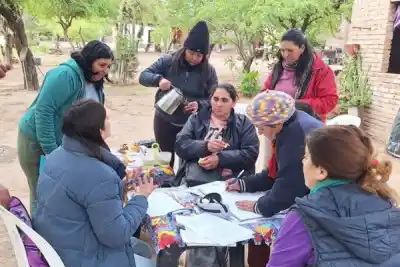 Dos motobombas y 800 metros de manguera llegan a comunidades de Santiago del Estero: el detalle que cambia todo