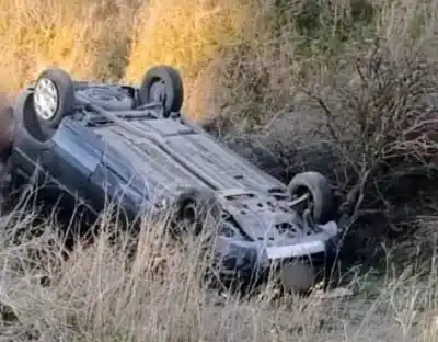 Volcó con su Partner en la 25 de Mayo y terminó internado en La Punta: qué se sabe del conductor