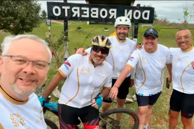 Cinco policías retirados se largaron a pedalear 277 km: lo que encontraron en el camino los dejó sin palabras
