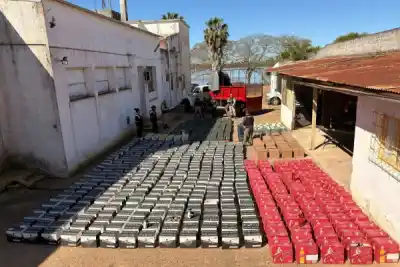 Prefectura allanó un galpón en Monte Caseros y terminó encontrando algo inesperado en un camión