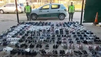 Gendarmes abrieron la guantera de un auto en la ruta 158 y encontraron algo que no esperaban
