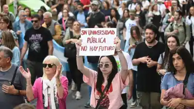 Docentes universitarios van por más fuerza: la medida que evalúan y la fecha que ya tienen marcada