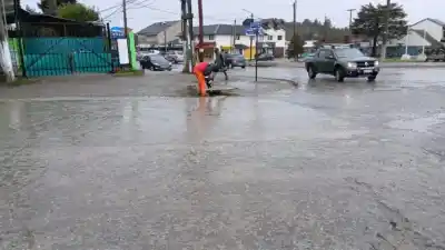 El temporal golpeó Bariloche: cuadrillas en alerta y dos deslizamientos que complicaron a varios barrios