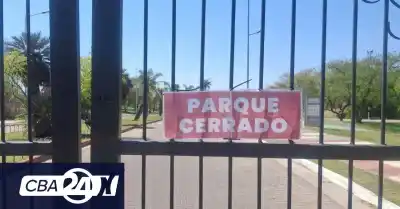 El poste que cayó sobre un auto en el Kempes destapó algo más grave: el parque sigue cerrado