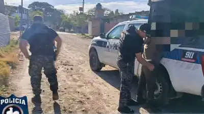 Lo vieron por las cámaras del 911 con un horno eléctrico y terminó peor de lo que esperaba
