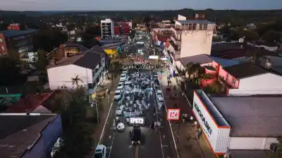 Alem se llenó de ritmo: los estudiantes abrieron la Estudiantina 2026 y esto es lo que se viene