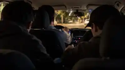 Aceptó el viaje, llegó a destino y lo que pasó adentro del auto lo dejó marcado