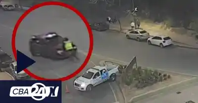 Quiso escapar de un control en Nueva Córdoba y se llevó a un inspector colgado del capó