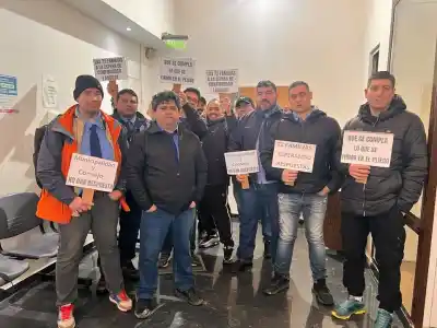 72 familias de choferes esperan una respuesta que no llega: "No sabemos qué va a pasar el 1º de noviembre"