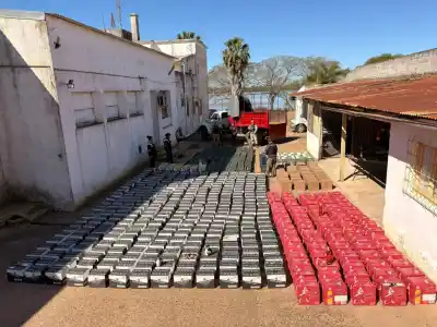 Monte Caseros: el cargamento que bajaban del camión no era lo que parecía