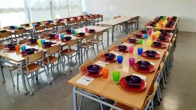 Justicia entrerriana pone límite a la comida en las escuelas: no alcanza con sacarle los sellos a los paquetes