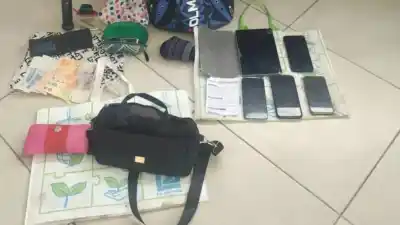Lo bajaron del colectivo por un celular robado y la Policía encontró algo que no pudo explicar