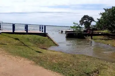 El río Paraná crece y tres ciudades correntinas ya están en la mira: qué se viene
