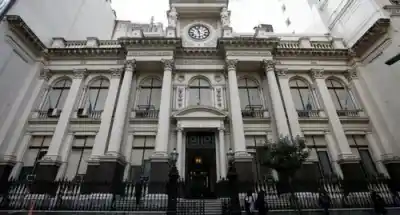 El Banco Central se prepara para una lluvia de dólares récord: ¿qué hará el Gobierno con la inflación?