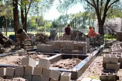 Colonia Caroya: la pileta que los vecinos eligieron empieza a tomar forma