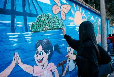 Posadas: 225 mil tapitas, decenas de chicos y una pared que ya no es la misma