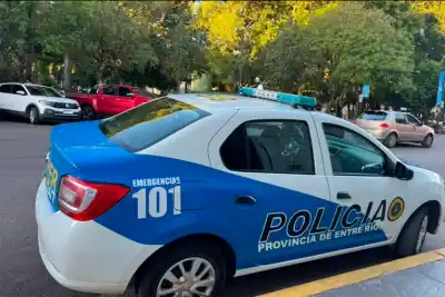 Un policía chocó en pleno centro de Concepción del Uruguay y debieron operarlo de urgencia