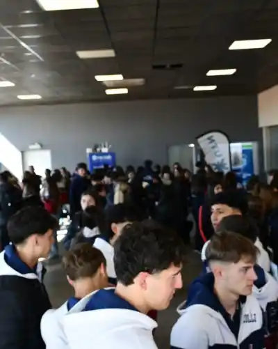 Cientos de jóvenes coparon Corral de Bustos para una jornada que define su futuro