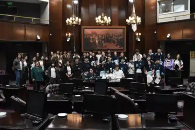 45 estudiantes sanluisinos ocuparon las bancas de Diputados y una propuesta los dejó en silencio