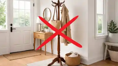 ¿Qué está reemplazando al perchero tradicional en las entradas de las casas?