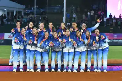 La frase que se repiten las medallistas argentinas del sóftbol: "Vayámonos vacías"
