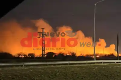 El humo se vio desde varios barrios: otra vez arde un basural en la zona sur de la Capital