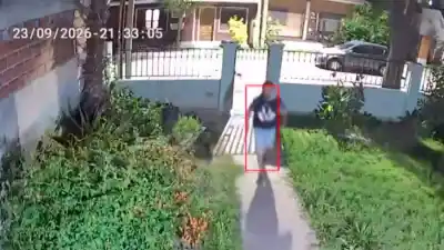 Volvió a su casa, abrió el portón y escuchó una voz desde el fondo: "Me grita que estaba encerrada"