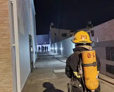 Bomberos entraron por la calle 32: lo que encontraron atrás del supermercado