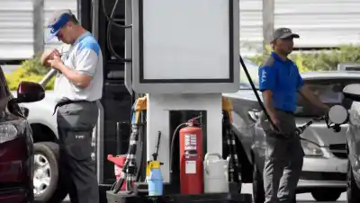 El barril pasó los 100 dólares y tres petroleras ya lo hicieron pagar en San Juan