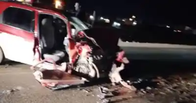 Chocaron dos autos en Calle 60 y Circunvalación: cinco involucrados y un operativo que duró horas