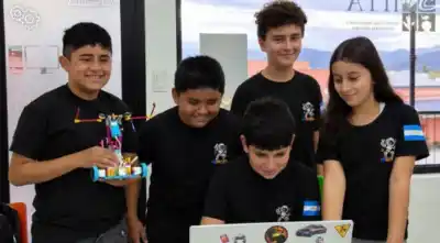 Cinco chicos salteños van por todo en Buenos Aires: nadie imagina qué hay detrás de sus robots