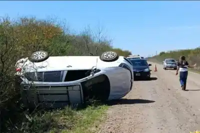 Volcó en un camino vecinal de Federal: la mujer quedó internada y hay un dato que llamó la atención