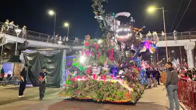 La carroza que hizo algo nunca visto en la FNE: apuntás el celular y pasa esto
