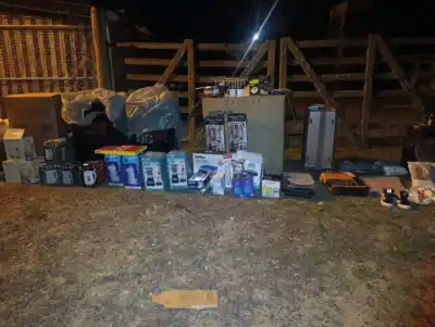 Iban por la Ruta 11 con una carga que las delató: lo que escondían adentro de la camioneta