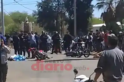 Impacto frontal entre dos motos en Santiago: las imágenes que muestran los segundos posteriores