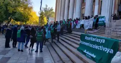 Mendoza metió un aumento por decreto y dejó una pregunta sin responder