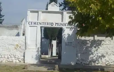 Velas negras, carne y una foto: el extraño hallazgo que la Policía investiga en Valle Fértil