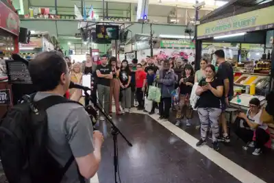 Santiago se prepara para recibir a más de cien poetas: el evento que mezcla versos, música y arte en seis escenarios