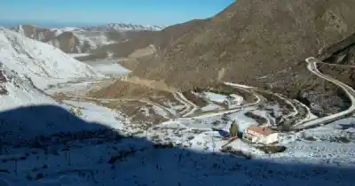 Salió a la montaña el domingo y el martes su auto apareció solo en un refugio