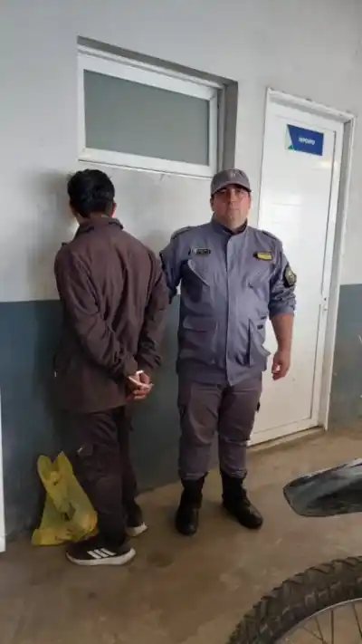 Fue a buscar el desayuno a Cáritas, pero terminó detenido: qué pasó en plena entrega