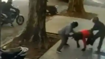 Lo encañonaron en pleno reparto: lo que hizo el delivery para no perder su moto