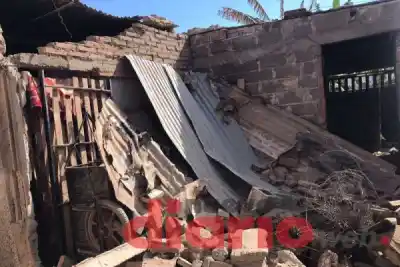 La casa se derrumbó con toda la familia adentro: ahora duermen donde pueden y nadie responde
