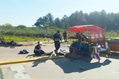 Un camión cruzó las vías en Concordia y terminó chocando con una zorra de Trenes Argentinos: qué pasó con los trabajadores