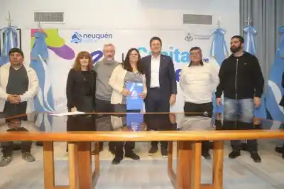 Esperaron más de 20 años por una casa: la entrega que emocionó a 45 familias neuquinas